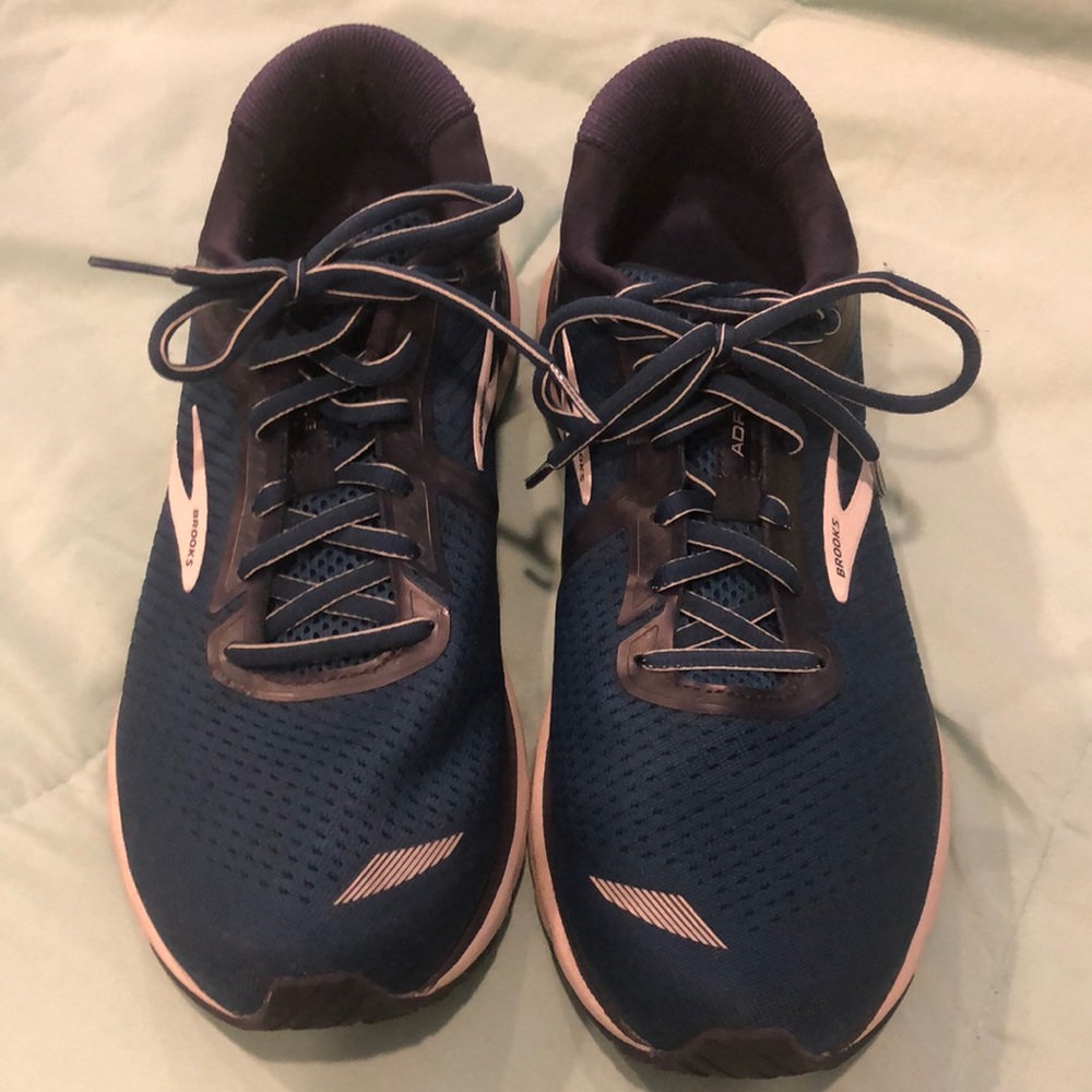 Brooks adrenaline gts 20. Size 10.5. Blue.